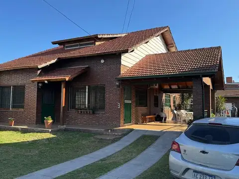 CASA DE 4 AMB EN DOBLE LOTE +  DPTO 3 AMBIENTES