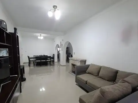 CHALET 4 AMB CON PARQUE Y PISCINA