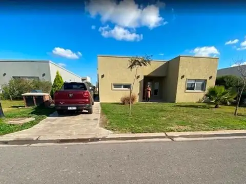 CASA EN VENTA.4 AMBIENTES. BARRIO SAN RAMON, PILAR DEL ESTE