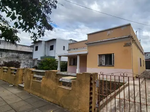 Alquiler de casa 5 ambientes en Caseros comercial/vivienda