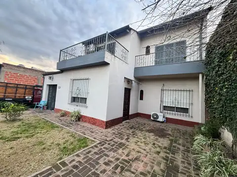 CASA CON LOTE LINDERO Y GALPÓN EN BOSQUES