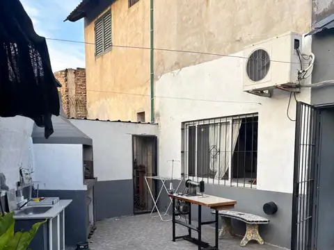 CASA CON LOTE LINDERO Y GALPÓN EN BOSQUES
