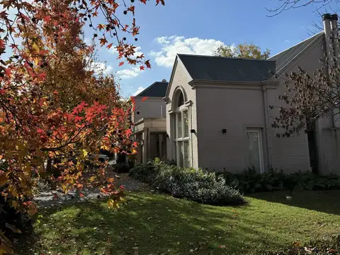 Av Sesquicentenario al 4500