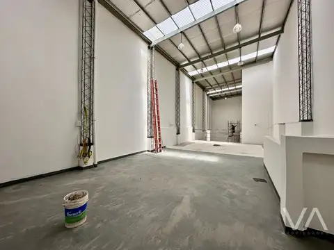 Galpon sin columnas y con entrepiso. Los Andes.