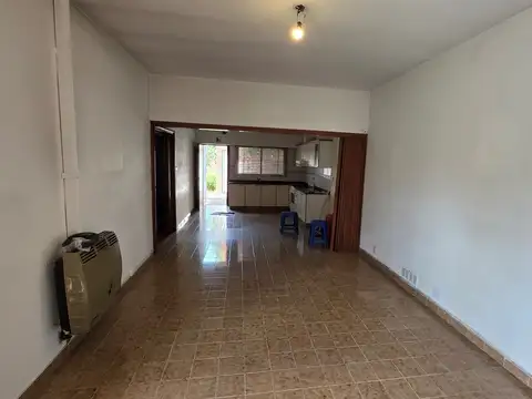 Casa 4 ambientes con 1 baño