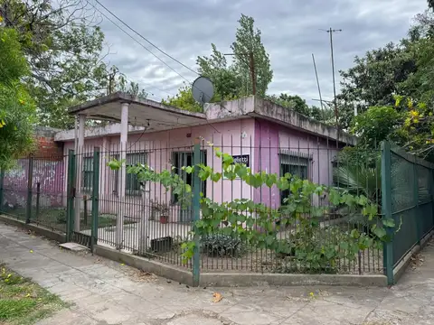 CASA EN ESQUINA DE BERAZATEGUI U$S 64.000.-