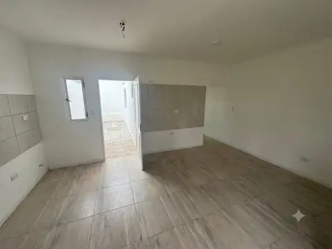 Casa 3 ambientes con 1 baño