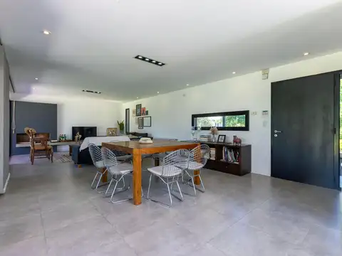 VENTA/PERMUTA - Casa de 3 dormitorios. Puerto Roldán.
