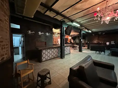 Local en Venta con Session de Sociedad , la cual tiene la hab."Musica en Vivo/bar/cafe/resto"