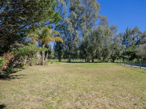 Se vende doble lote en el Golf Chascomús Country Club - Muy buena ubicación.
