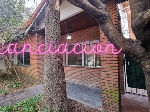 Casa 3 amb y medio, cochera y patio. APTO CRÉDITO