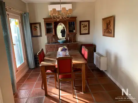 Casa 4 ambientes con 2 baños