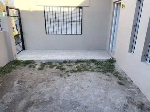 Casa 3 ambientes con 1 baño