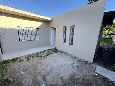 Casa 3 ambientes con 1 baño