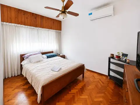 Departamento de 4 ambientes con patio y balcon