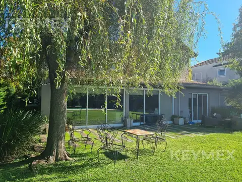 Casa en Venta con 3 cocheras