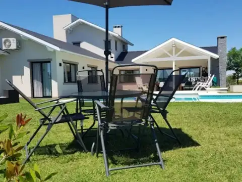 ALQUILER DE CASA BARRIO CRUZ DEL SUR SAN VICENTE