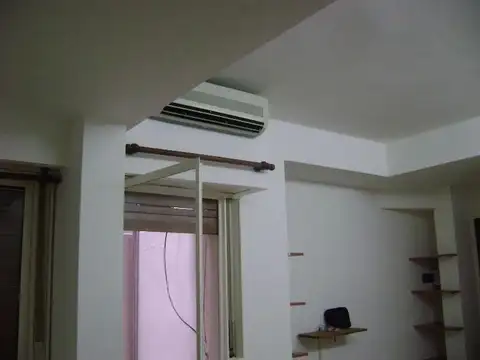 Monoambiente Cabllito PB con patio cubierto. Muy Bueno.