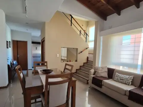 Depto Tipo Casa en Venta en Villa del Parque, USD 180.000
