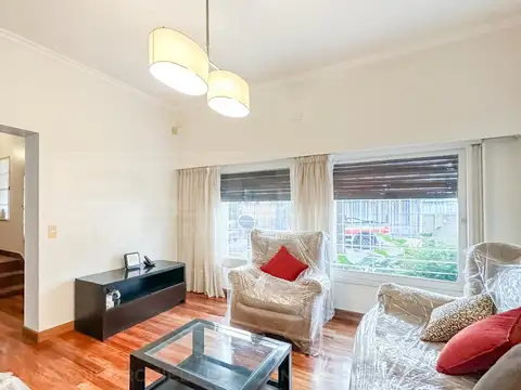Casa 6 ambientes con 2 baños