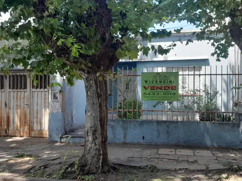 Lote 8,66 x 50,00 metros en caseros centro sobre calle Moreno