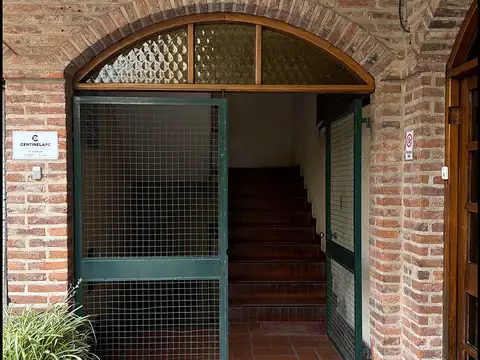 Hipolito Yrigoyen 100, Piso 2
