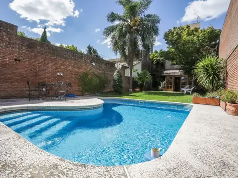 Venta Casa  7 ambientes  con Pileta , Villa Devoto