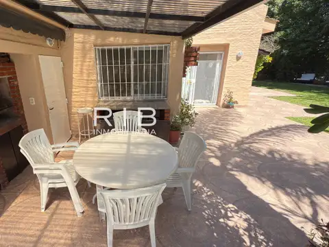 Casa en Venta con 3 cocheras