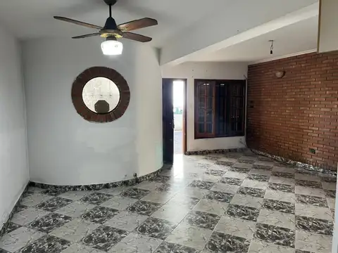 Casa 4 ambientes con 1 baño