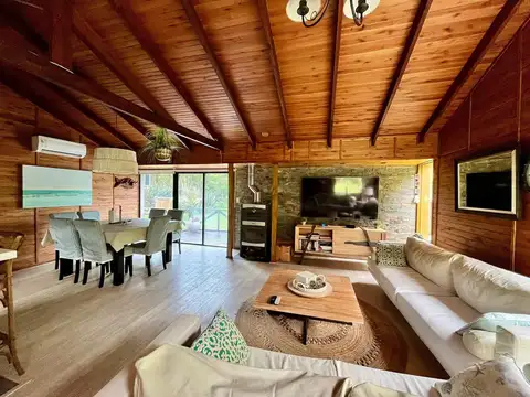 Cabaña con Pileta Climatizada en Punta del Este – Punta Ballena – 5 Personas