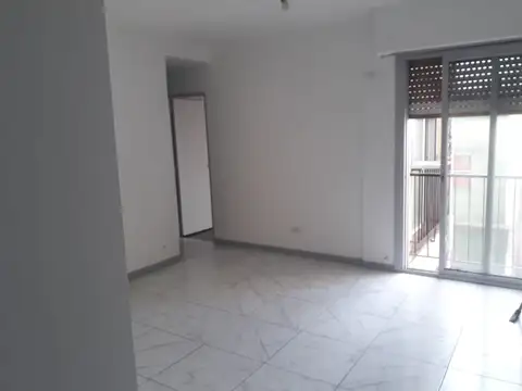 2 AMB.LAT.SUP.LUM. 40 ,MTS. T/ A NUEVO, COC. INDEP. LAVAD INDEP. BÑO COMPL. SOBRE AV. BAJA EXPENSA.