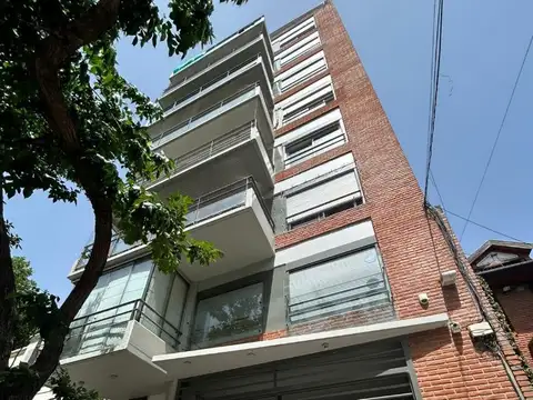 2 AMBIENTES ULTIMO PISO CON  BALCON 8 X 1 VISTA PANORAMICA .