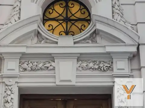 Montevideo e/ Avenida Rivadavia y Bartolomé Mitre.