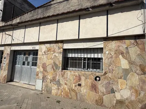 San Lorenzo 4311. Echesortu Oeste. Bv Avellaneda. Azcuénaga. Patio. Cochera
