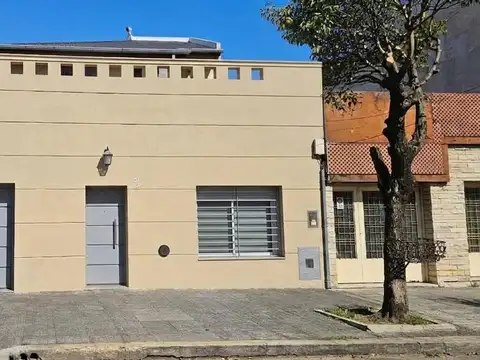 S.MARTÍN (V.LYNCH) CASA  8 AMB. NUEVA PATIO. GGE 2 AUTOS TZA