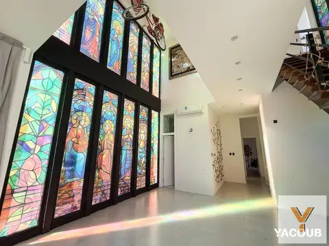 Casa en venta - 5 Dormitorios 5 Baños - La Plata