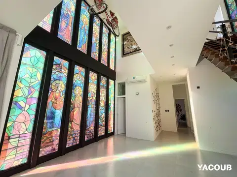 Casa en venta - 5 Dormitorios 5 Baños - La Plata