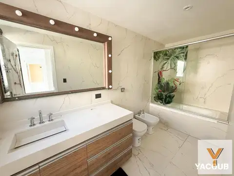Casa 6 ambientes con 4 baños