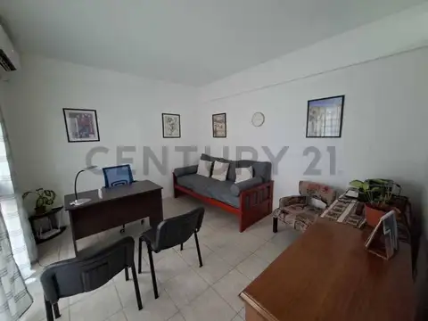 Venta oficina/consultorio a metros de Av. Belgrano – Monserrat