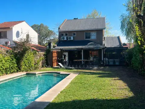 Venta Casa con Parque en Adrogue