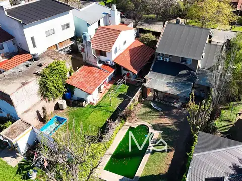 Casa en Venta con 2 cocheras