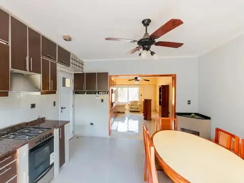 Casa 4 ambientes con 3 baños