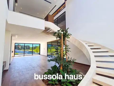 Casa en venta 4 dormitorios al rio en El Yacht Nordelta