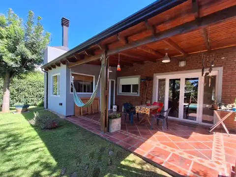 Casa 3 ambientes con 2 baños