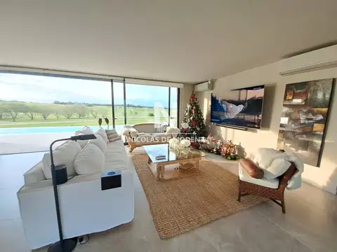 Casa 3 ambientes con 2 baños