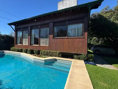 Casa en Venta 4  Amb. con Quincho y Pileta en Country Maschwitz Club