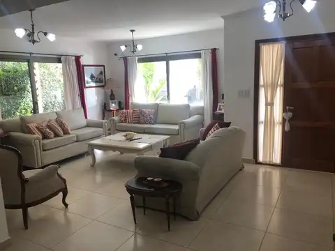 Casa en Venta con 4 cocheras