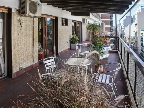 Belgrano, 3 amb + depen., coch, baul. GRAN balcon!