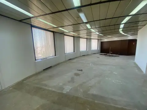 Oficina en Alquiler con 5 cocheras