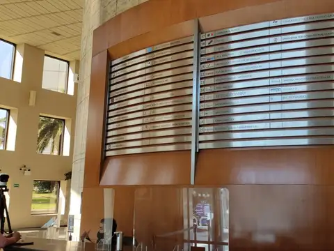 Oficina 6 ambientes con 2 baños